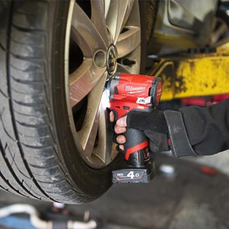 outil sans fil Milwaukee 12V pour serrage professionnel