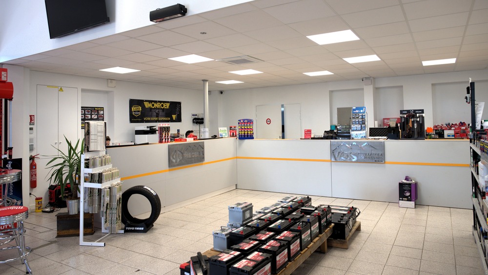 Magasin d'outillage à Thurins