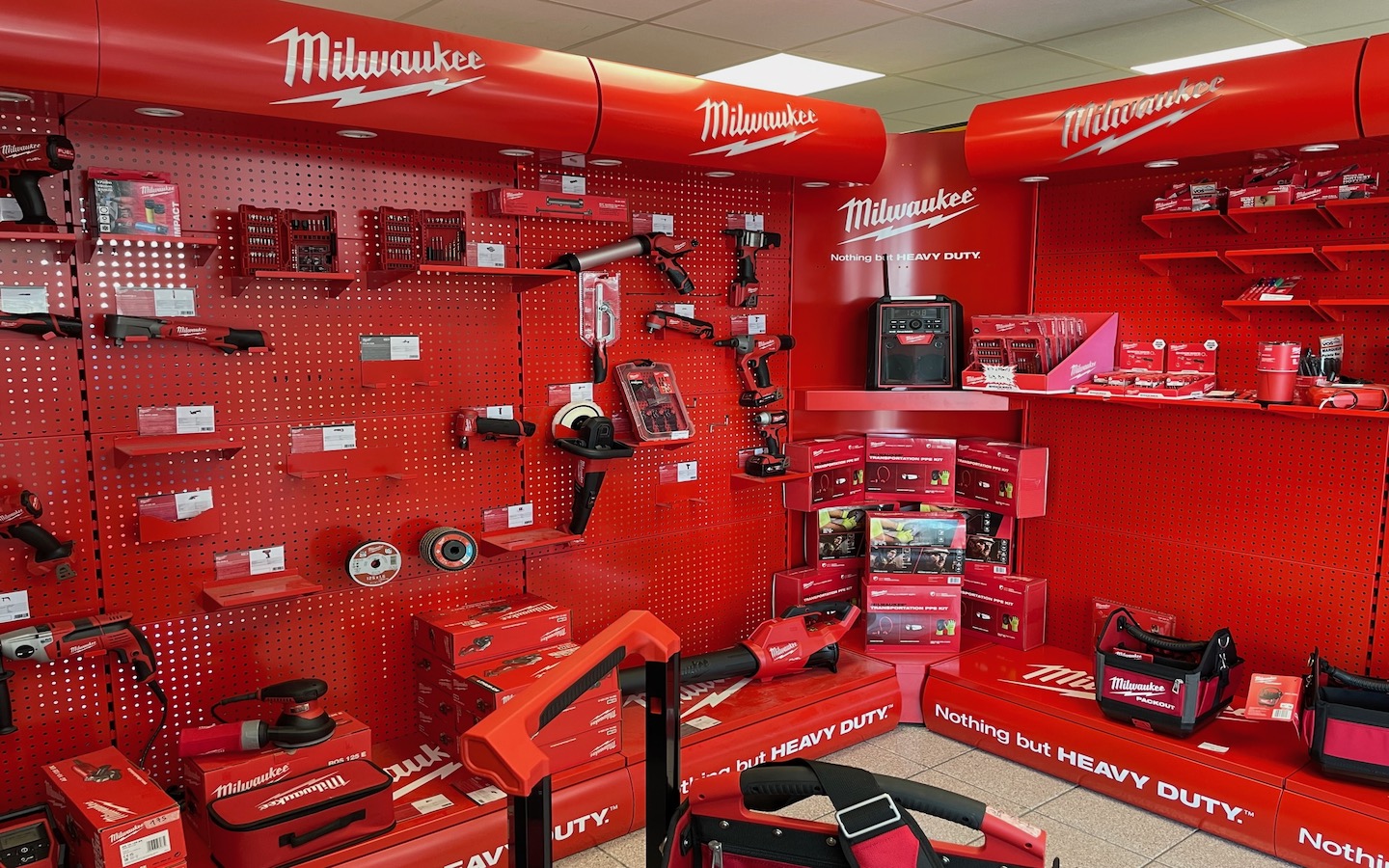 Située dans l'ouest lyonnais à Messimy, notre boutique vous propose une large gamme d'outillages et d'équipements. 